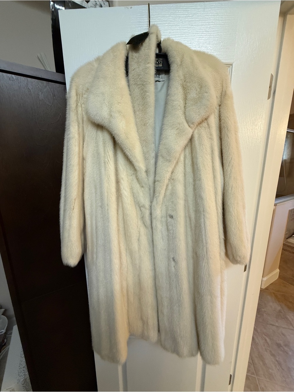 Classic Women's Ivory Mink Coat